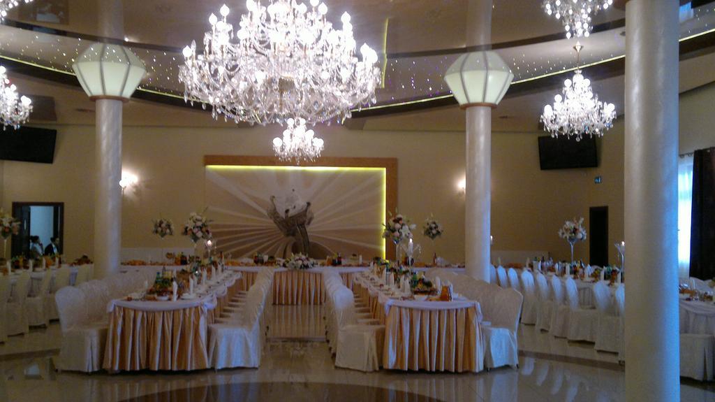 Hotel Diament - Zajazd U Przemka Zgierz Ngoại thất bức ảnh